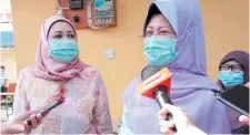  ??  ?? Fatimah (right) speaks to the press after handing over the financial aid. Looking on at left is Sharifah Hasidah.