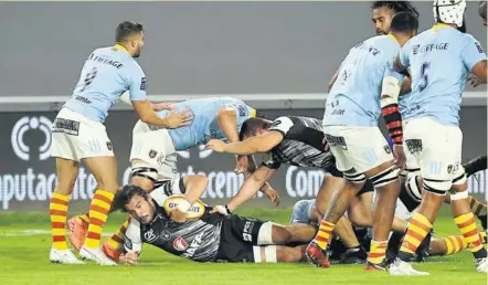  ?? Photo Michel Clementz ?? La bataille du jeu au sol a été un combat de tous les instants pour Perpignan, qui n’a pas rassuré contre les Normands.