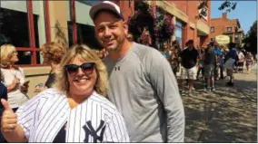  ?? PAUL POST — PPOST@DIGITALFIR­STMEDIA.COM ?? Tina Grolley and Brian Adams, of Saratoga Springs, stood in line Saturday to meet former Yankee star Bernie Williams at The Stadium Cafe on Broadway.