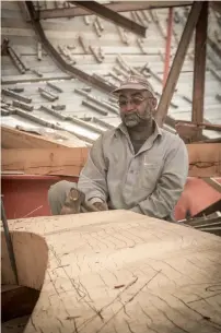  ?? Supplied photos ?? Al Buquish’s capture of this dhow maker in the midst of his work, using an iPhone 7 Plus. —