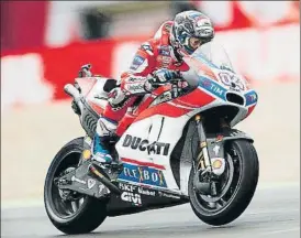  ?? FOTO: EFE ?? Andrea Dovizioso, líder inesperado. Tercer ducatista de la historia que lidera MotoGP