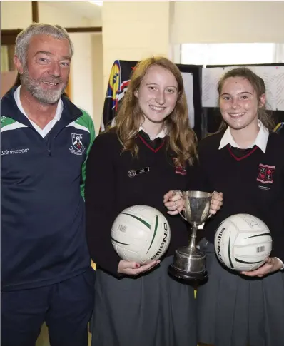  ??  ?? Dave Barry and Willie Braine from Bray Emmets with Jane Butler and Eleanor Carroll Hayes at the Loreto Bray Freshers’ Day.