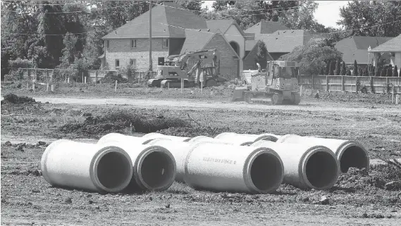  ?? PHOTOS: NICK BRANCACCIO ?? Storm water from the housing developmen­t on Martinique Avenue and Riverside Drive will drain off directly into Lake St. Clair.