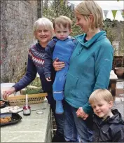  ??  ?? Ros McFarlane, left, with Anna Ainscough and sons Wesley, one, and Finlay, four.