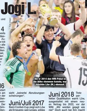 ??  ?? Als er 2014 den WM-Pokal in die Höhe stemmen konnte, war
Joachim Löw (M.) obenauf.