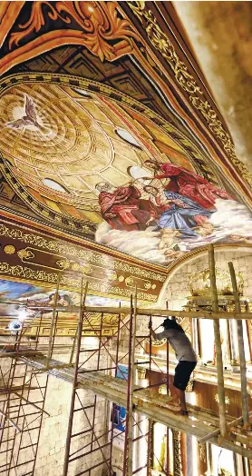  ?? SUNSTAR FOTO / ALEX BADAYOS ?? BEHOLD. The murals of The Coronation of the Blessed Virgin Mary and The Resurrecti­on are the first to be completed.