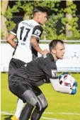  ?? Foto: Oliver Reiser ?? Torhüter Daniel Wagner und Sascha Hof vom TSV Meitingen hielten gegen den FC Gundelfing­en die Null.