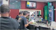  ??  ?? CLOSE RACE: A campaign advertisem­ent for Fernando Haddad is seen on a television.