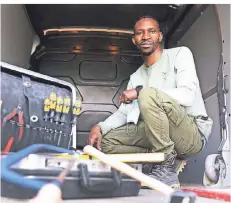  ?? FOTO: ILGNER ?? Daouda Guilavogui aus Guinea, der eine Lehre bei einer Mönchengla­dbacher Sanitärfir­ma macht, sollte bereits am 12. April abgeschobe­n werden.