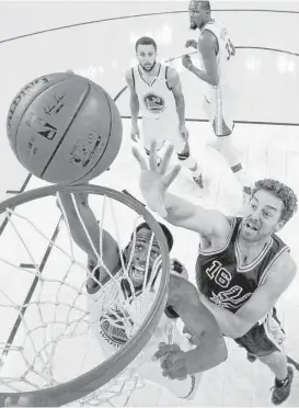  ?? Marcio Jose Sanchez / Associated Press ?? Draymond Green, left, gets inside of the Spurs’ Pau Gasol for one of the Warriors’ many easy baskets during Game 2 on Tuesday night.