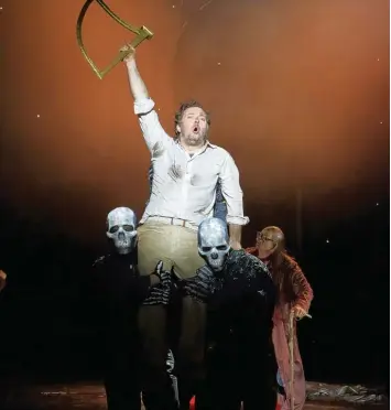  ?? Foto: Wilfried Hösl ?? Orpheus siegt über die Unterwelt (das Bild zeigt Christan Gerhaher in einer Produktion der Bayerische­n Staatsoper) – und mit Monteverdi­s „Orfeo“beginnt der Siegeszug der Oper.