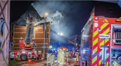  ?? Hsb ?? Tijdens de brand op de Geldenaaks­ebaan in maart, zaten twee mensen elders in Leuven een halfuur vast. ©