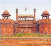  ?? PHOTO: SHUTTERSTO­CK ?? Most of the paintings display culture of India or iconic Indian sites, such as the Red Fort (above) in Delhi