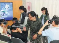  ?? PROVIDED TO CHINA DAILY ?? From left: Teachers guide students in using virtual reality headsets during a training session at a center dedicated to students’ mental health in Jiaxing, Zhejiang province, in May.