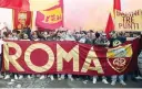  ??  ?? Un gruppo di tifosi della Roma