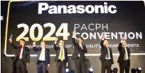  ?? CONTRIBUTE­D PHOTO ?? Members of the Panasonic Air Conditioni­ng Philippine­s management (from left) Masahiro Aiba, Petter Nik Lim Ting, Akihiro Yamaguchi, Kazuya Higami, Kazutoshi Watanabe and Kenichiro Watanabe share a ceremonial toast to a new journey.