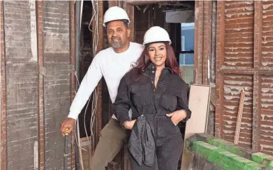  ?? PETER WYNN THOMPSON / GETTY IMAGES, DISCOVERY, INC. ?? Mike and Kyra Epps of “Buying Back the Block,” pose inside one of the homes they are renovating near 21st Street and Carrollton Avenue with hopes of revitalizi­ng the Indianapol­is neighborho­od in which he grew up.