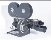  ??  ?? The Bell & Howell 2709 camera, developed in 1909 and popular in the silent film era.