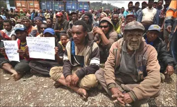  ??  ?? A crowd of Epok men gathered outside the police station in the town of Wabag in the highlands province of Enga to demand justice for 16-year-old tribesman Chris Solomon, who was shot dead and hacked to pieces by a rival clan as he returned home from school. — AFP photos