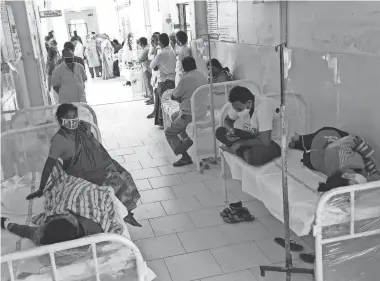  ?? PHOTOS BY AP ?? More than 200 people in India have been hospitaliz­ed with an unidentifi­ed illness, which has killed at least one person, in Eluru, Andhra Pradesh state.