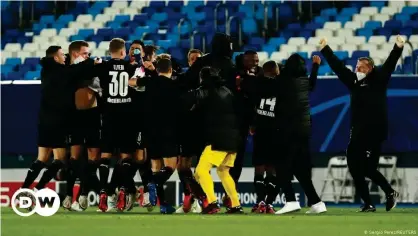  ??  ?? Borussia Mönchengla­dbach players celebrate advancing to the knock-out stage of the Champions League