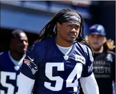  ??  ?? New England Patriots linebacker Dont’a Hightower heads to the field during practice at the NFL football team’s training camp in Foxborough, Mass., Thursday. AP Photo/ChArles KruPA