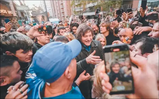  ?? CEDOC PERFIL ?? FISCALES. La búsqueda de personas para trabajar el día de las elecciones es una de las tareas principale­s de los dirigentes libertario­s en Córdoba.