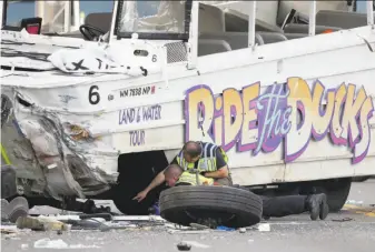  ?? Ted S. Warren / Associated Press ?? Police examine a duck boat after it was involved in a fatal crash with a passenger bus in Seattle on Thursday. The collision killed four students from Austria, China, Indonesia and Japan.