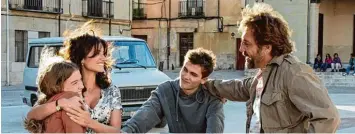 ?? Foto: dpa ?? Sommer, Sonne, Spanien: Penélope Cruz und Javier Bardem in „Everybody Knows“.