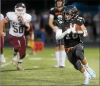  ?? TANIA BARRICKLO — DAILY FREEMAN ?? Marlboro’s Eric Borchert looks for running room during Dukes’ win over New Paltz last week.