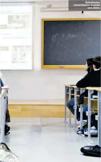  ?? EL PERIÓDICO ?? Estudiante­s universita­rios durante una clase.