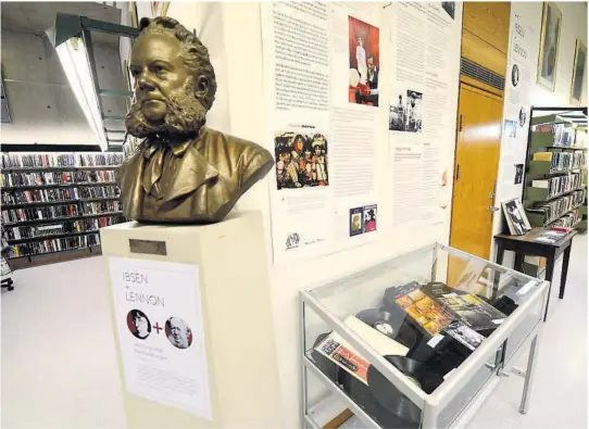  ?? ALLE FOTO: HELGE OTTESEN ?? John Lennon og Henrik Ibsen hadde mer til felles enn de runde brillene og kinnskjegg­et.