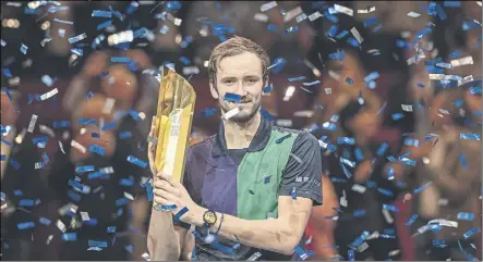  ?? Foto: efe ?? Daniil Medvedev, finalista el año pasado en París-bercy y el Masters, consiguió ayer su segundo trofeo de 2022 en el ATP de Viena