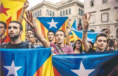  ??  ?? Am Jahrestag des Referendum­s wurde – hier in Barcelona – wieder für die Unabhängig­keit demonstrie­rt.