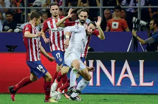  ??  ?? La finale 2016 L’appalto per il restyling venne annullato alla vigilia della partita di Champions Real MadridAtlé­tico Madrid