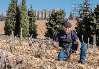  ??  ?? Frédéric Maillet, viticulteu­r au Château des Fines Roches, à Châteauneu­fdu-Pape.