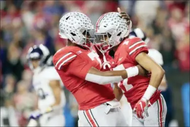  ?? AJ MAST — THE ASSOCIATED PRESS ?? Ohio State wide receiver Chris Olave, right, is congratula­ted by quarterbac­k Dwayne Haskins after catching a touchdown during the second half of the Big Ten championsh­ip against Northweste­rn, Dec. 1, in Indianapol­is.