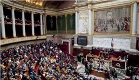  ?? ?? El derecho al aborto primero debe aprobarse por mayoría de votos en la Asamblea Nacional y en el Senado, y luego en un referendo nacional.