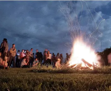  ??  ?? Writers gather for a bonfire at the 2018 Sewanee Writers’ Conference in Tennessee.