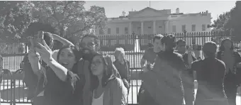  ?? TOM VANDEN BROOK, USA TODAY ?? Tourists pose for photos outside the White House in Washington on Saturday.