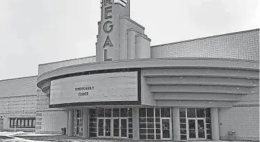  ?? MARCIA GREENWOOD/ROCHESTER DEMOCRAT AND CHRONICLE ?? The owners of Culver Ridge Plaza, 2255 East Ridge Road, Irondequoi­t, have gotten the go-ahead to divide the Regal Cinema into five retail spaces.