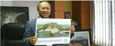  ??  ?? Nansian shows an artist’s impression of the Bidayuh Culture Village.