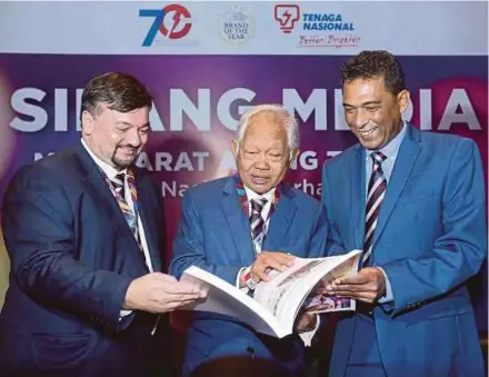  ?? PIC BY SALHANI IBRAHIM ?? (From left) Tenaga Nasional Bhd (TNB) chief executive officer Amir Hamzah Azizan, chairman Tan Sri Leo Moggie and chief financial officer Nazmi Othman at the group’s annual general meeting in Kuala Lumpur yesterday.