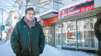  ??  ?? Observant le déclin désespéran­t de la rue Jean-Talon Est, à Saint-Léonard, le propriétai­re de La Source du sport, Paul Micheletti, songe à déménager.