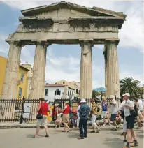  ?? ?? Οι Αναπτυξιακ­οί Οργανισμοί Τοπικής Αυτοδιοίκησης ή οι Αναπτυξιακ­ές Ανώνυμες Εταιρείες Οργανισμού Τοπικής Αυτοδιοίκησης (ΟΤΑ) δύνανται να λειτουργήσουν και ως οργανισμοί διαχείρισης και προώθησης προορισμού.