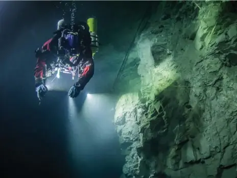  ?? KRZYSZTOF STARNAWSKI EXPEDITION ?? Polish explorer Krzysztof Starnawski examines the limestone crevasse in the flooded Hranicka Abyss in the Czech Republic.