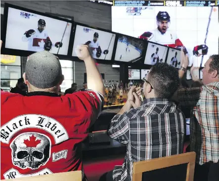  ?? STUART DRYDEN/FILES ?? Bar and restaurant owners will have to pay increased prices, starting May 1 in most of Canada, for sports channels.