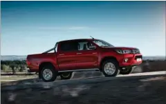  ?? FOTO: TOYOTA ?? Arbejdshes­ten: Toyota Hilux Double Cab er klassikere­n, der forener råstyrke med en vis komfort En todørs Xcab version med baenkesaed­e findes også.