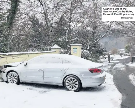  ?? MARK LEWIS ?? A car hit a wall at the New House Country Hotel, Thornhill, Cardiff, yesterday