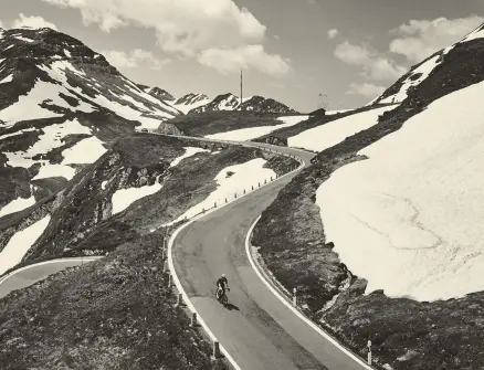  ??  ?? LEFT Cyclists will get round the obstacles between them and the mountains